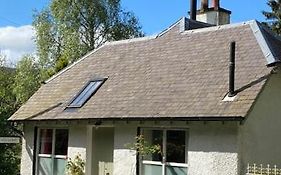Cobbler'S Cottage At Kindrochet, Strathtay